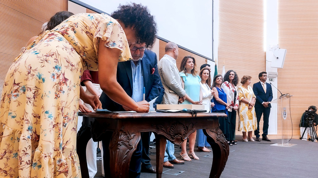 Famílias desfavorecidas receberam chaves de novas habitações