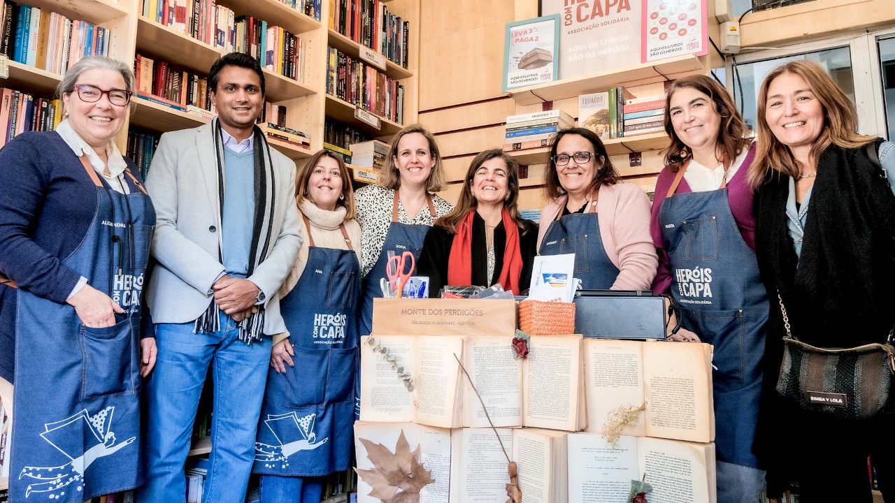 Associação Solidária Heróis com Capa no Mercado de Carnaxide