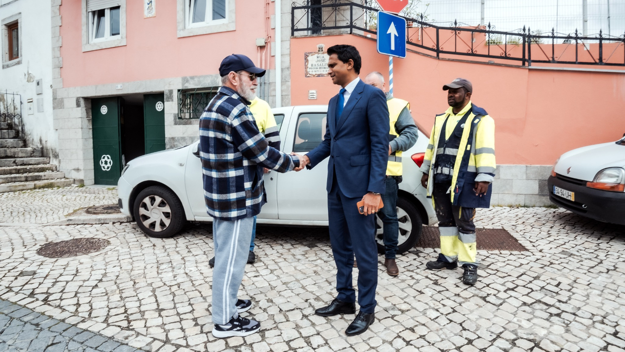 Contacto com a população na Rua José Basalisa